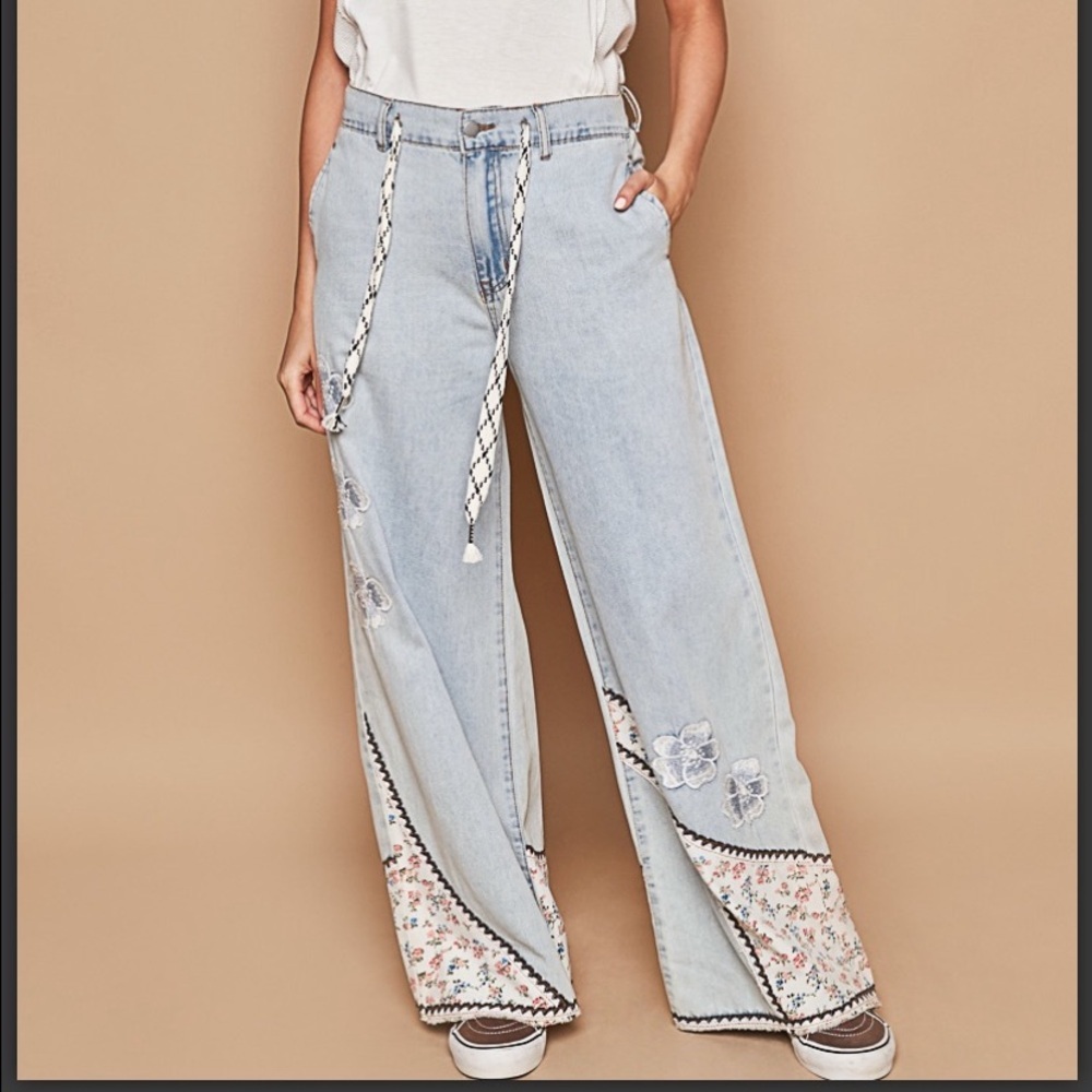 NWT POL Floral patchwork relaxed fit jeans, Size Large - Picture 4 of 4